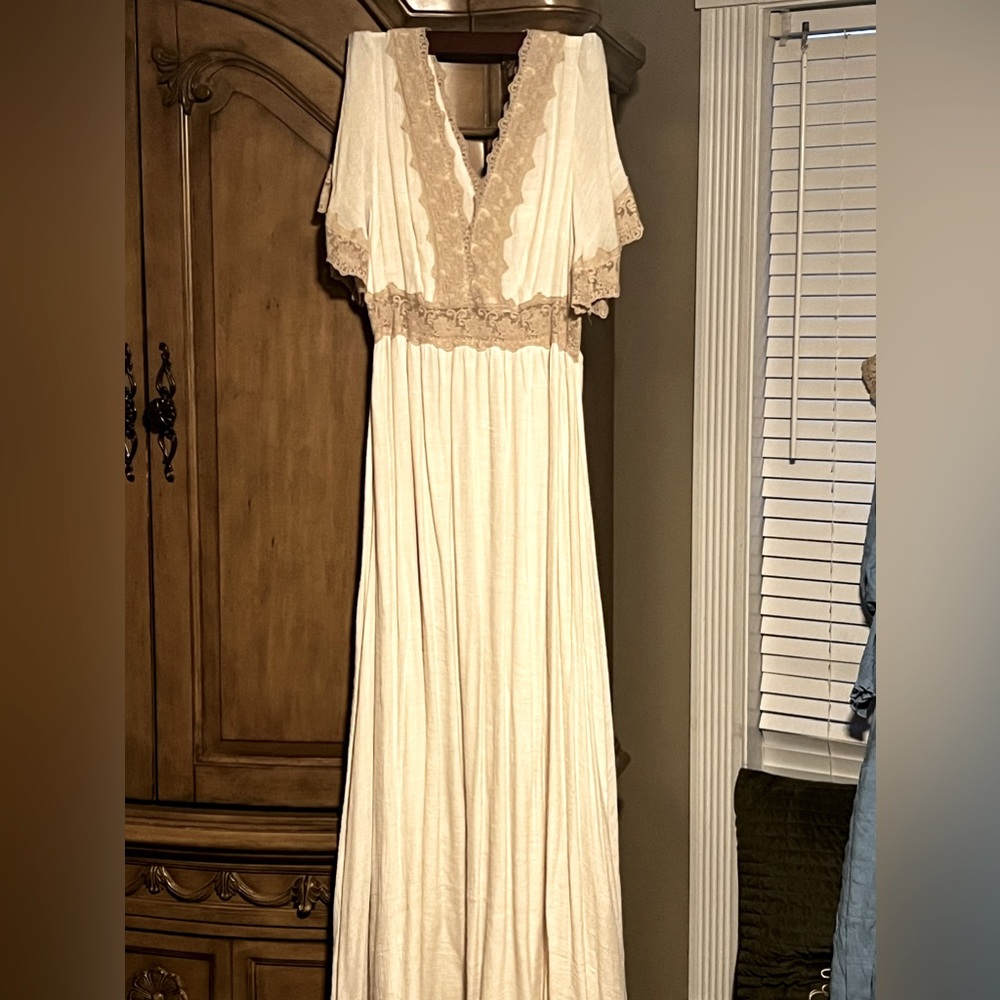 WISHLIST ECRU LACE MAXI